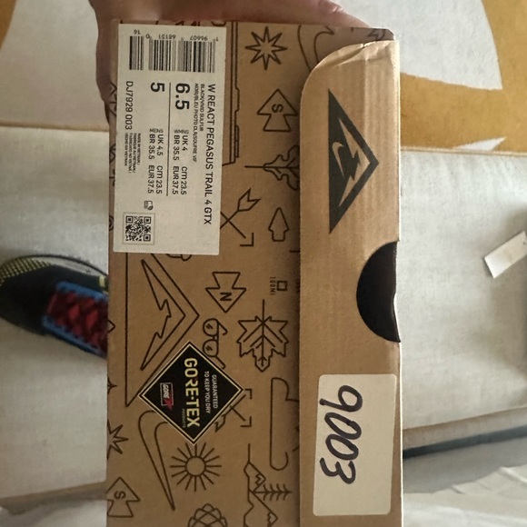 Nike Pegasus Trail 4 Gore-Tex size 6.5 worn once - Picture 5 of 7